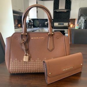Authentic MICHAEL KORS purse and matching wallet.